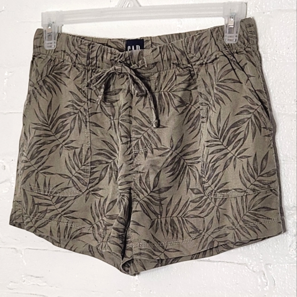 GAP Patterned Shorts - Picture 2 of 4